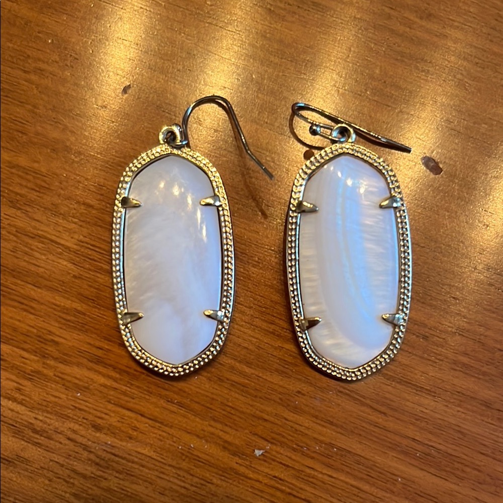 Kendra Scott Elle in white